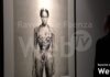 Paolo Roversi dona due foto al Mar: gli scatti a Naomi Campbell e a Kate Moss | VIDEO