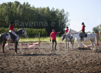 Lucilla a cavallo insieme: proseguono i corsi di equitazione integrata per ragazze e ragazzi con fragilità