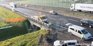 Auto fuori strada in A14: morto un uomo, gravissima una donna | VIDEO