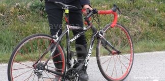 Ciclista investito in via Banaffa: è grave | VIDEO