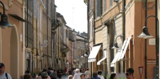 Vetrine sfitte. Ancarani (FI) chiede un regolamento