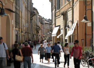 “Donne amiche di sempre”, Spasso in Ravenna ancora al fianco a Linea Rosa