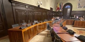 Proposta di ridurre i premi ai dirigenti comunali: la maggioranza la boccia e insulta La Pigna