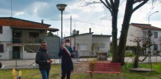 Giornata internazionale della donna, inaugurata una panchina rossa a Giovecca