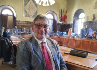 Mosaico di Porta Adriana. Esposito (Fdi) contro la targa: “Mostri e mostresse ?”