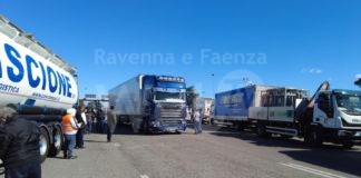 Rincari dei costi, allarme autotrasportatori: “Colpo durissimo per le imprese”