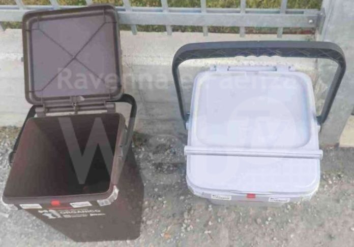 Bidone dei pannolini non svuotato