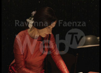 Teatro Masini: Il Cinema della Verità presenta “Vita agli arresti di Aung San Suu Kyi” di Marco Martinelli, con Ermanna Montanari