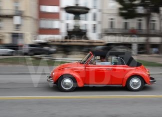 In piazza del Popolo la sfilata di auto d’epoca partecipanti alla rievocazione storica del Circuito del Savio