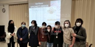 Premiati i ponti di spaghetti degli studenti della scuola Bendandi
