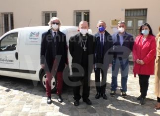 Confartigianato e Ancos donano un furgone frigo alla Caritas di Ravenna | VIDEO