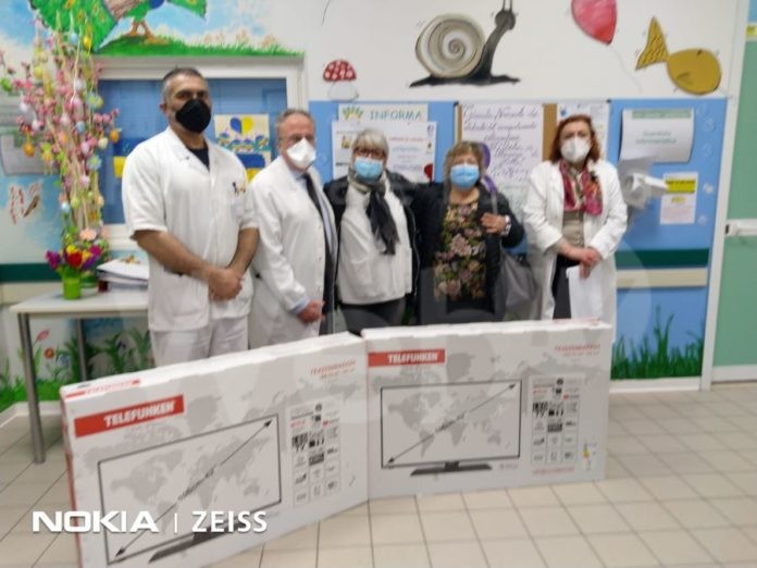 foto donazione magliene pediatria
