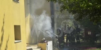 Incendio in una cantina a Marina di Ravenna: palazzina evacuata