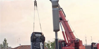 Marina di Ravenna: auto nel canale, automobilista salvato da pescatore