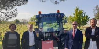 CaBa industrie dona al Persolino Strocchi la macchina “porta attrezzi IT115”