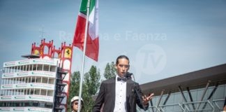 Il ravennate Raffaello Bellavista canta l’inno davanti a un candidato all’Oscar