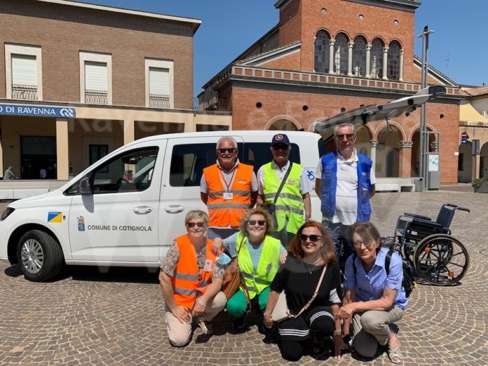 La consegna del Volkswagen Caddy per il trasporto sociale ad Auser e Unitalsi, 19 maggio 2022 (1)