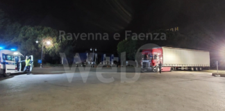 La Polizia Locale sanziona conducente di un mezzo pesante per mancato rispetto dei tempi di riposo di guida e scatta il fermo del veicolo