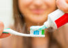Italiani ‘bocciati’ in igiene orale: 1 su e 3 spazzola i denti al contrario e per meno di due minuti.
