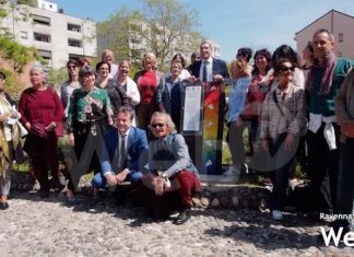 Inaugurato in piazza Bernini il monumento per dire “No” alla violenza sulle donne | VIDEO