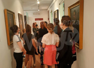 Bagnacavallo: Un gruppo di bambine e bambini ucraini in visita a museo e biblioteca