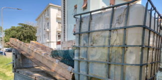 Costruzioni abusive e materiali pericolosi rimossi lungo il Lamone vicino al Ponte delle Grazie