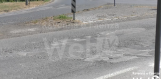 Via Granarolo martoriata dalle buche nelle strade | VIDEO