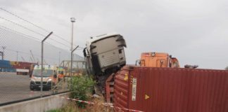 Incidente al Porto: camion si scontra con treno merci, 4 i feriti