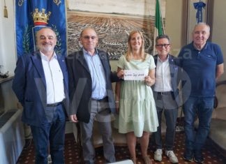 Il Lions Club Russi dona al Comune il ricavato dello spettacolo “Insieme per l’Ucraina”
