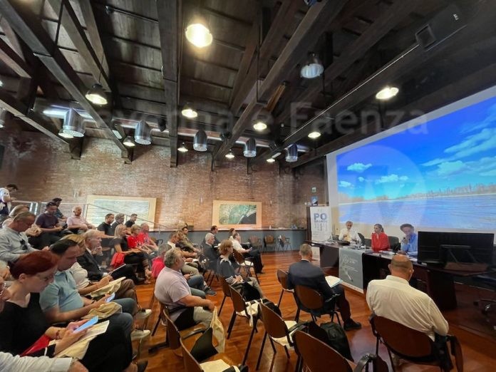 Foto_-_Salone_nautico_Venezia_Arsenale-Sala_Modelli
