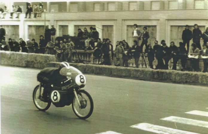 Gara con lamone da corsa a catena