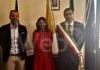 Il sindaco Michele de Pascale e l’assessore al Turismo Giacomo Costantini ricevono in Municipio la console generale degli Stati Uniti Ragini Gupt