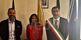 Il sindaco Michele de Pascale e l’assessore al Turismo Giacomo Costantini ricevono in Municipio la console generale degli Stati Uniti Ragini Gupt