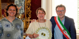 Il saluto dell’amministrazione alla dirigente Marisa Tronconi