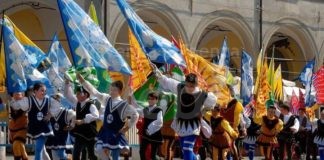 Faenza: Le bandiere protagoniste in Piazza del Popolo per il Torneo Alfieri Bandieranti e Musici