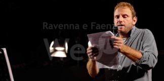 Il gioco tra divertimento e prevenzione di quello d’azzardo, un recital comico al centro sociale La Quercia