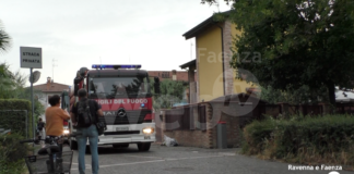 Incendio in una palazzina in via Zama: ragazzo ustionato trasportato al Bufalini | VIDEO