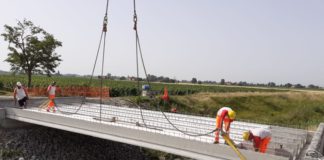Voltana: nuovo ponte di via Runzi, in corso il varo delle travi di impalcato