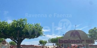 Una giornata di spensieratezza al mare per alcuni rifugiati ucraini