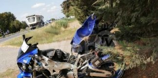 Ancora sangue sulle strade. Tragico incidente tra camion e moto. Muore sul colpo un 23enne