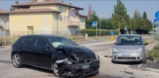 Scontro tra due auto, i due conducenti finisco in ospedale