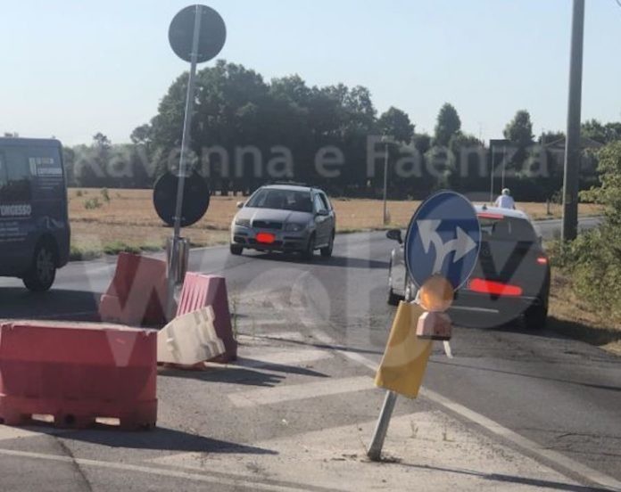 Cartello pericolante via Stradone 19.7.22