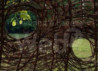 A Cotignola un’alba di festa per costruire l’Arena delle balle di paglia