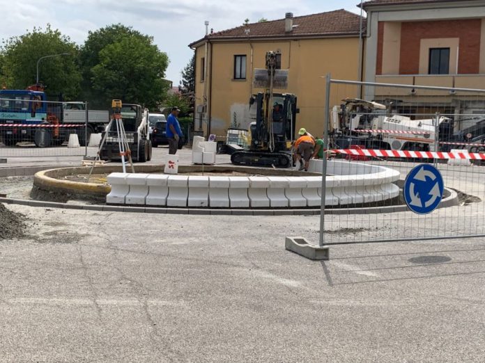 Lavori in corso in piazza Gramsci