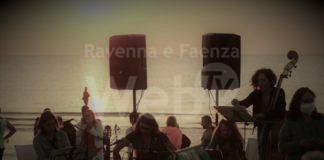 Poesia e musica all’alba dei lidi ravennati: torna “Un mare di Solidarietà” per il cuore dei bambini