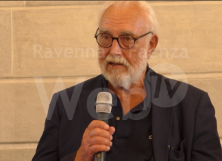 Altan a Ravenna in visita alla mostra “Nella contea di Coconino”