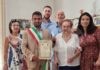 Paolina Forbicini che ha compiuto 100 anni. Il sindaco Davide Ranalli consegna la pergamena di congratulazioni