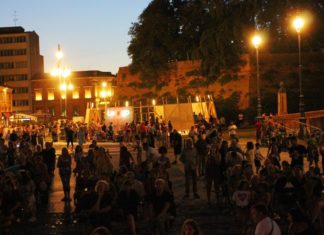 Grande successo per la prima serata di Lugolandia, centro affollato di persone con tanti giochi e spettacoli