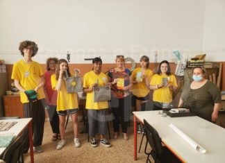 “Portami con te”, magliette gialle di nuovo all’opera con le borsine per gli ospiti di strutture e case protette