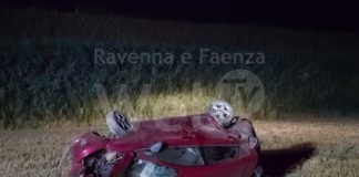 Non finisce la scia degli incidenti, nella notte un’auto si ribalta in via Marabina